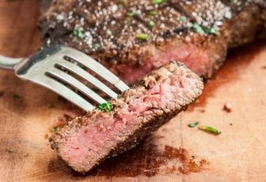 Стейк из говядины в духовке: выбор мяса, тонкости приготовления, базовый рецепт Как запечь говяжий стейк в духовке
